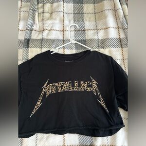 Metallica shirt urban outfitters/ size medium cropped